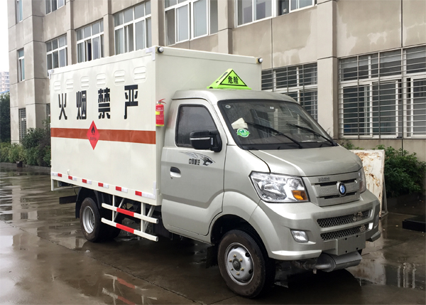 重汽王牌谈球体育app下载安卓手机1.3噸液化氣瓶運輸車